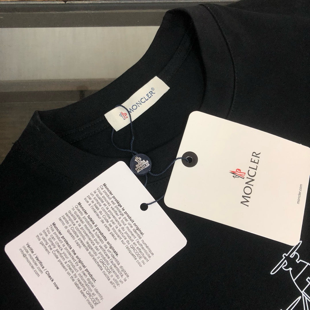 Moncler T-shirt