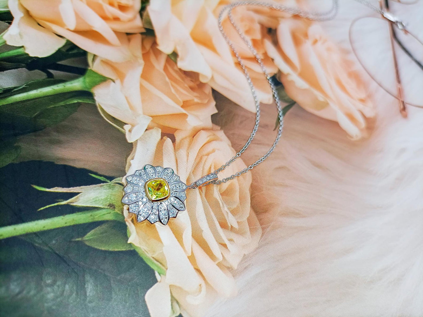 FLOWER PEDANT YELLOW DIAMOND SILVER NECKLACE