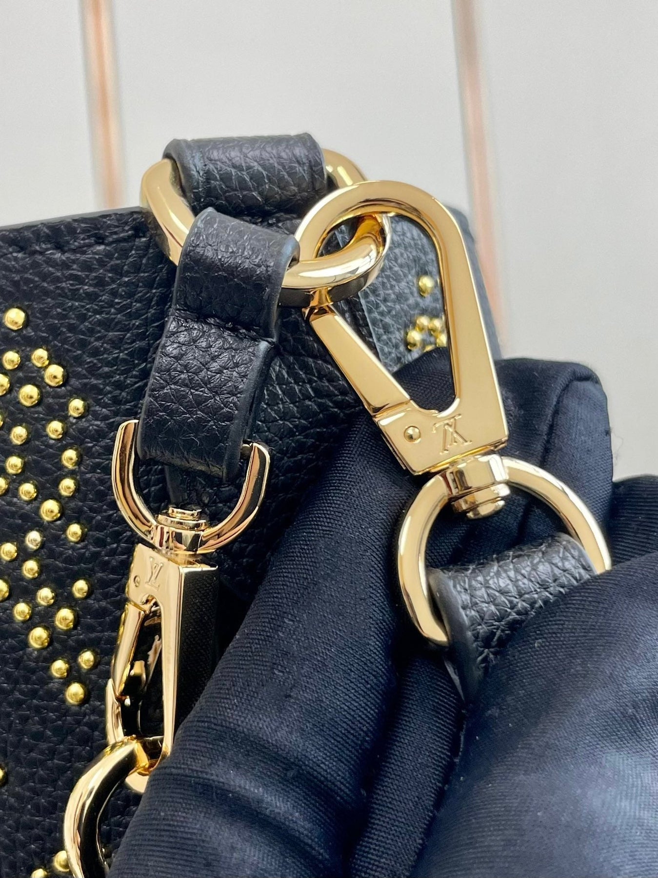 BLOSSOM MM 30 BLACK MAHINA CALFSKIN