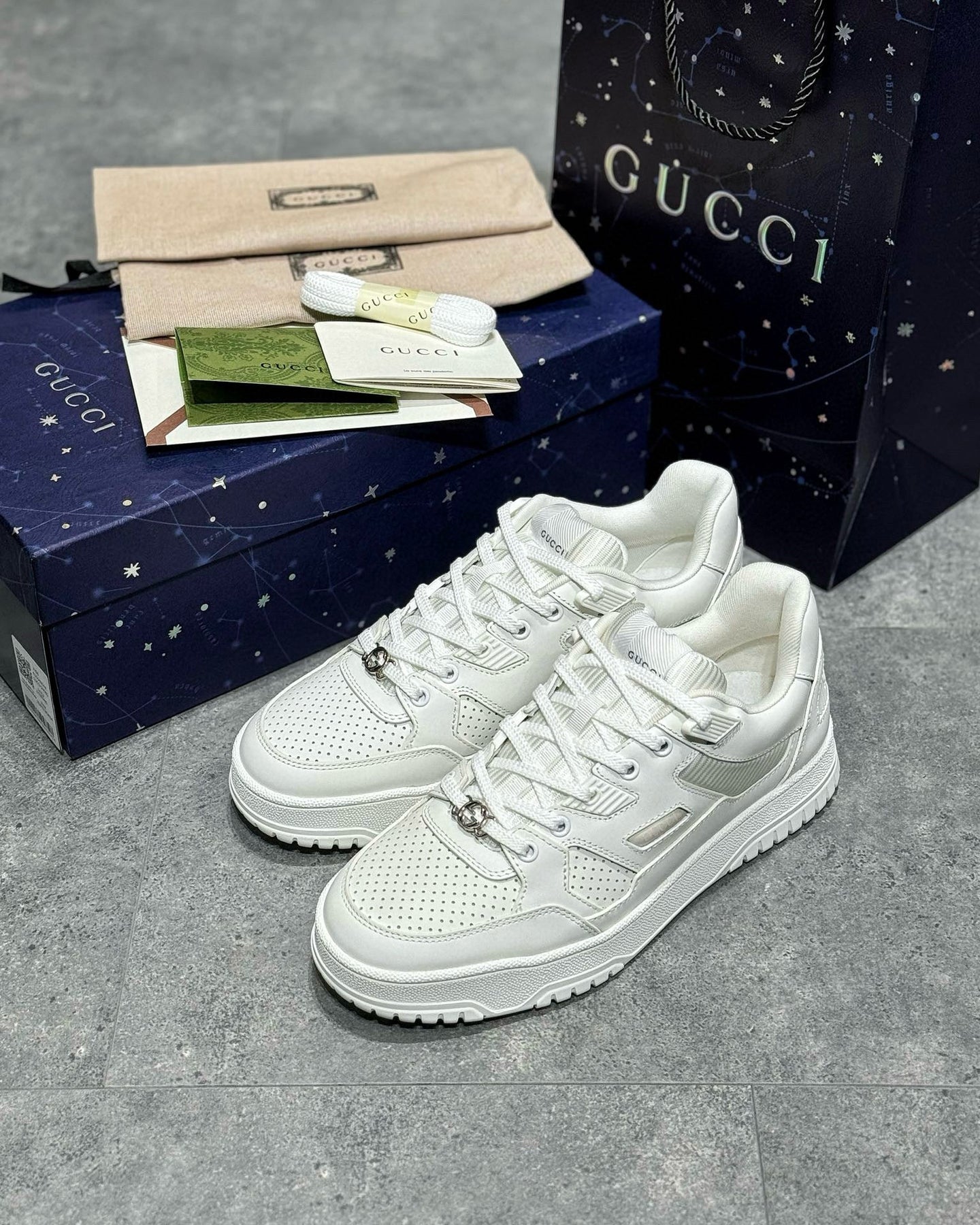 GUC Sneakers