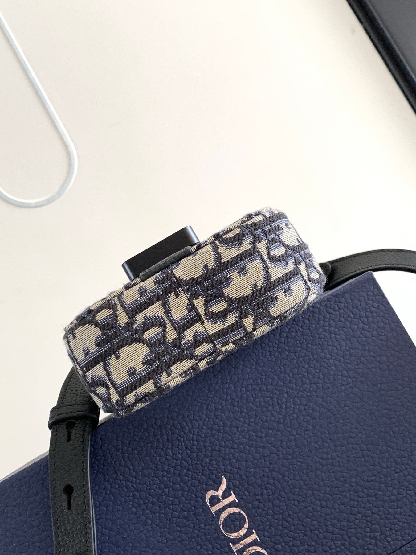 DIO Oblique Sling Bag