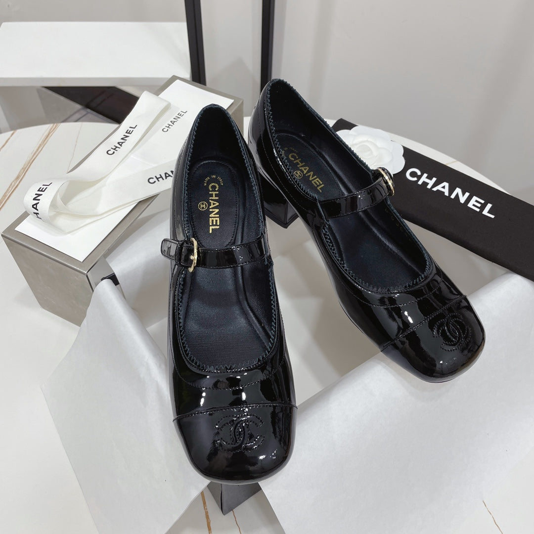 CC MARY JANE BLOCK HEEL GLOSSY BLACK SHEEPSKIN