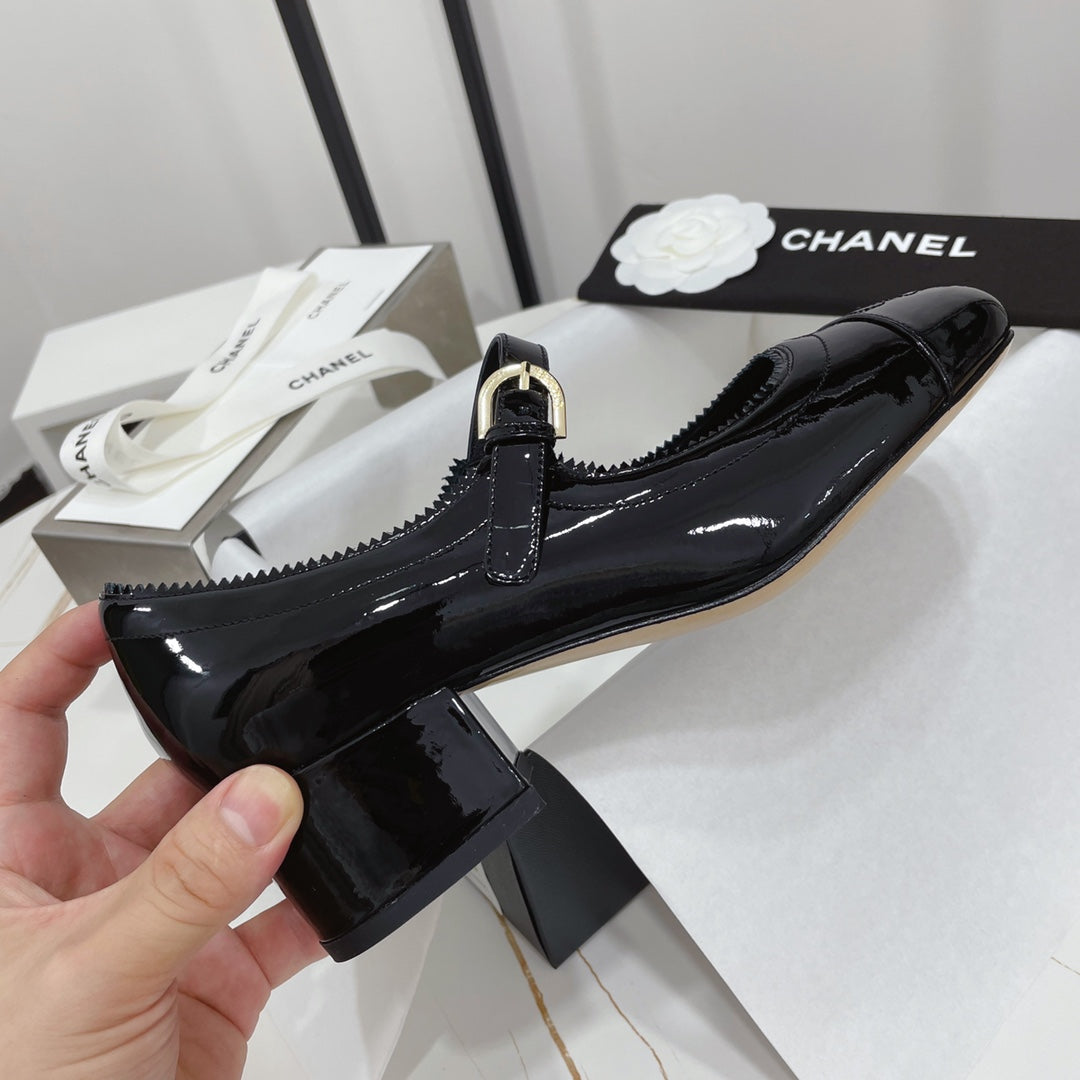 CC MARY JANE BLOCK HEEL GLOSSY BLACK SHEEPSKIN