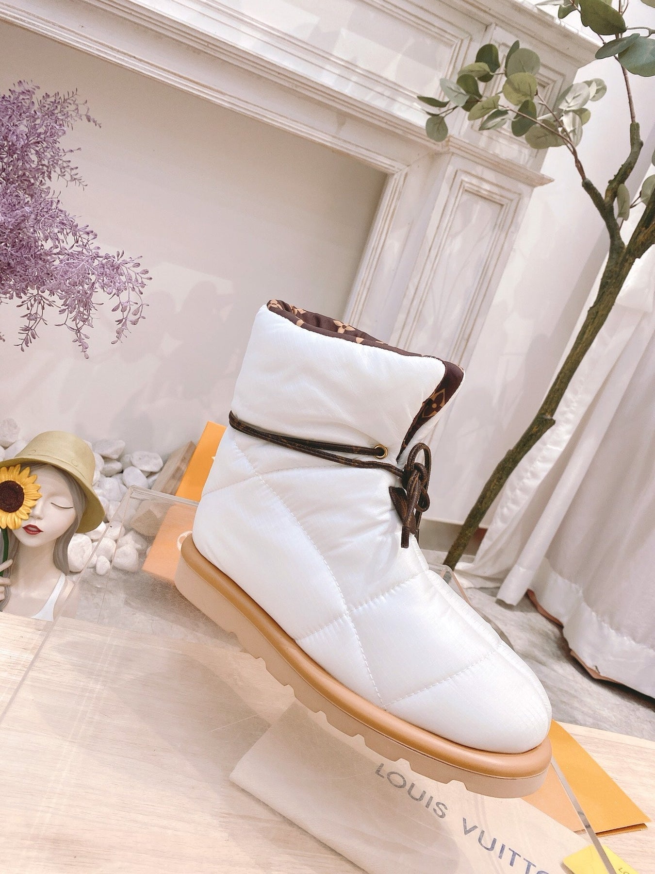 PILLOW COMFORT ANKLE BOOTS IN WHITE NYLON