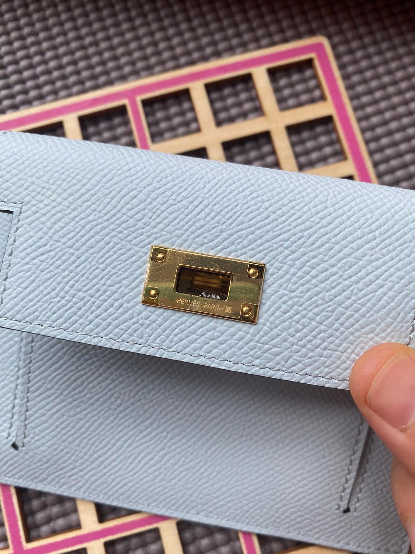 HM Kelly Pocket 13.5 Light Grey Epsom Ghw