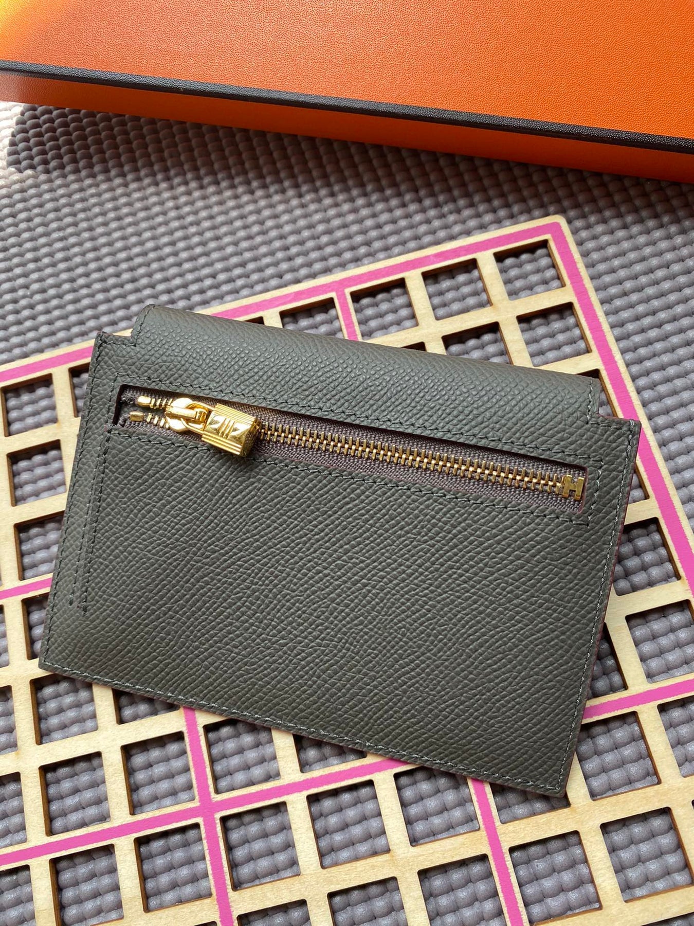 HM Kelly Pocket 13.5 Dark Grey Epsom Ghw