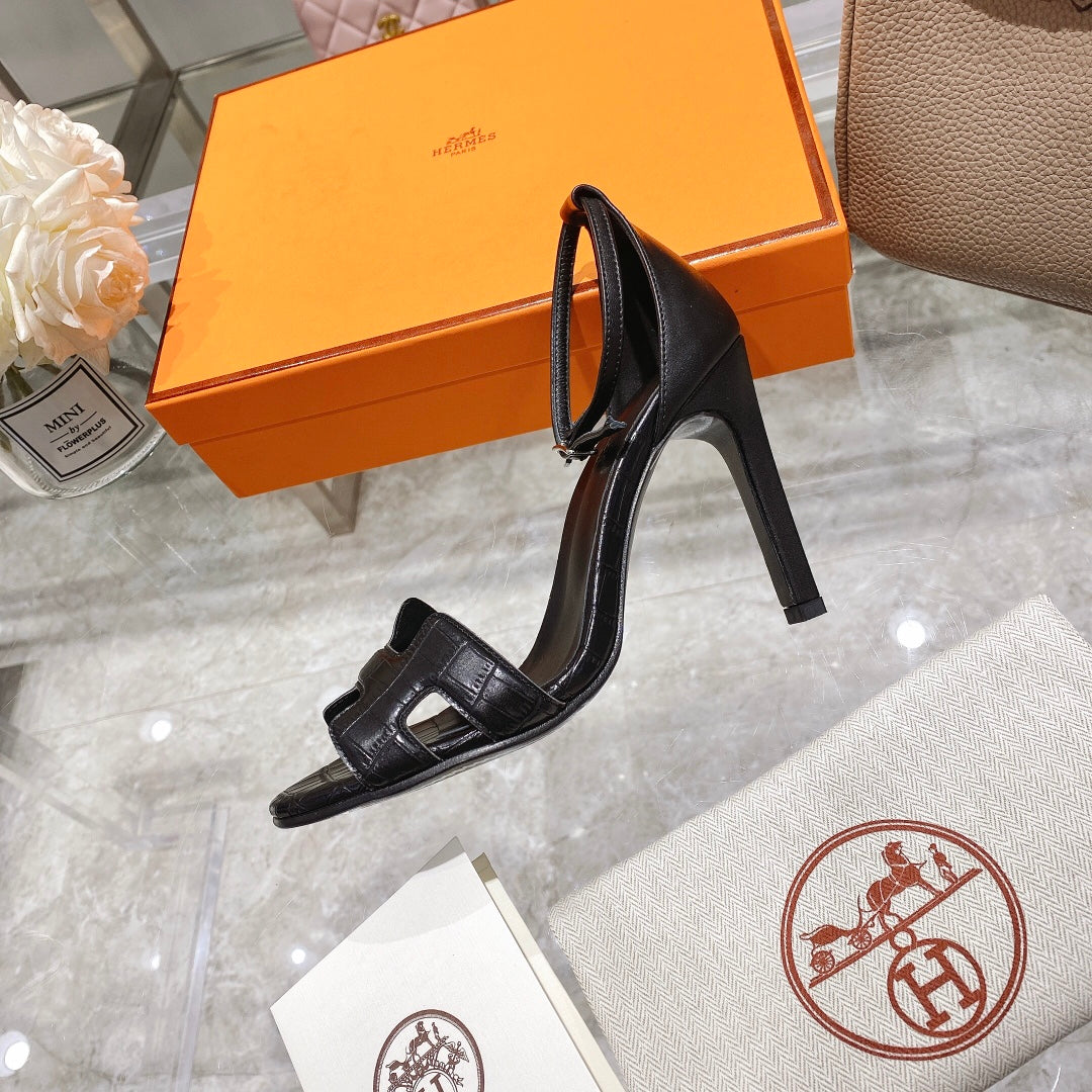 PREMIERE 105 SANDAL IN BLACK CALFSKIN