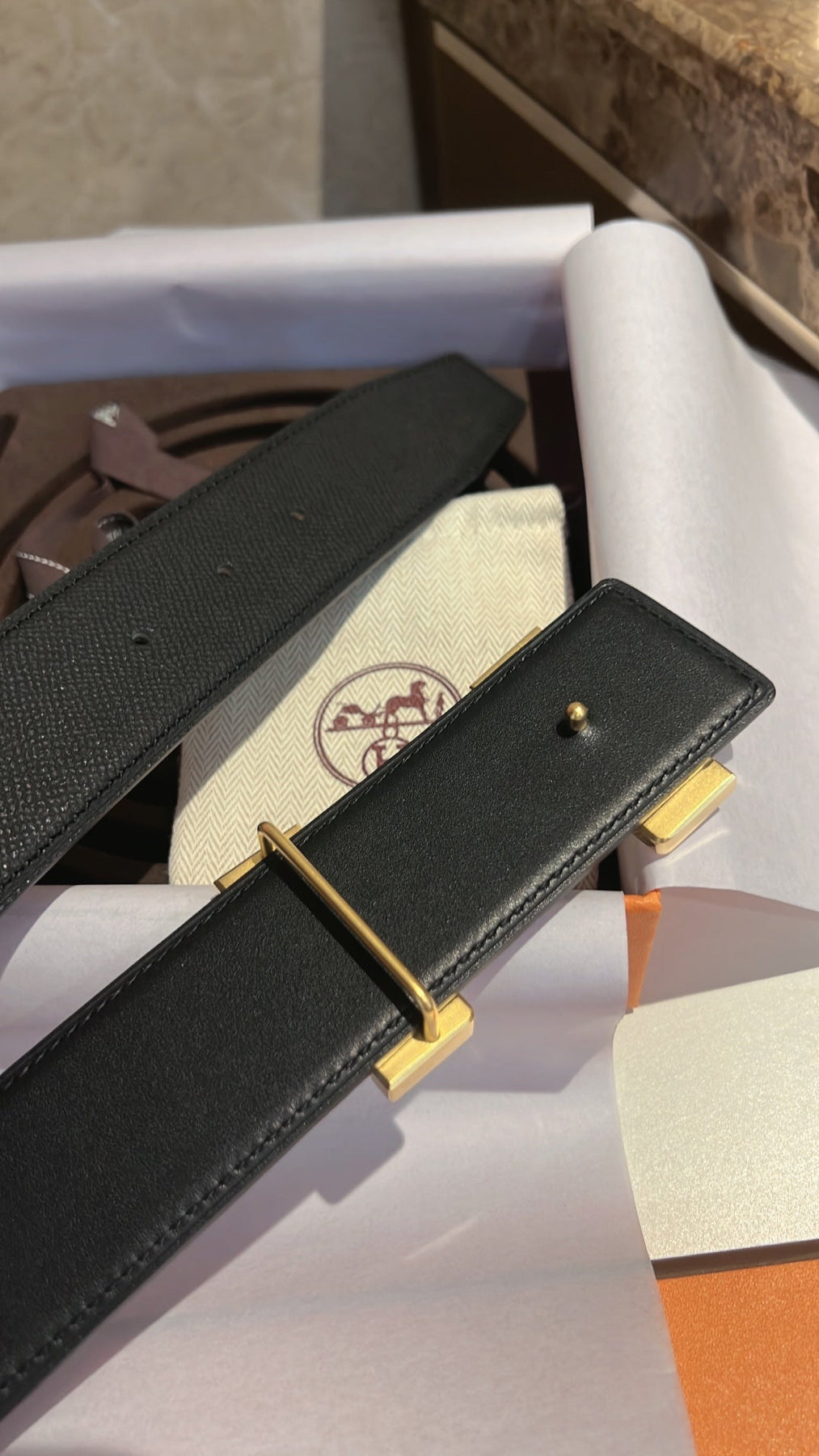 HM CONSTANCE BELT BUCKLE & REVERSIBLE BLACK LEATHER STRAP 42MM GOLD HARDWARE