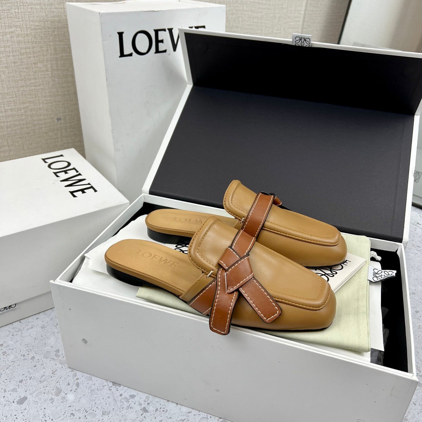 LW GATE BROWN BELTED MULE CAMEL CALFSKIN