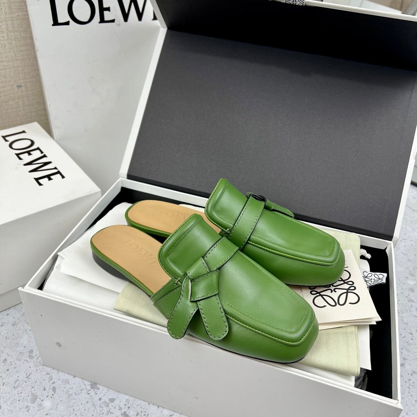 LW GATE BELTED MULE GREEN CALFSKIN