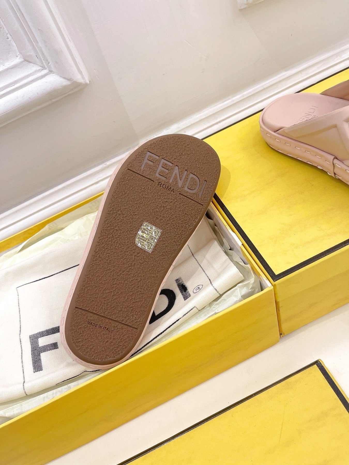 FENDI CROSSOVER SLIPPER IN PALE PINK CALFSKIN