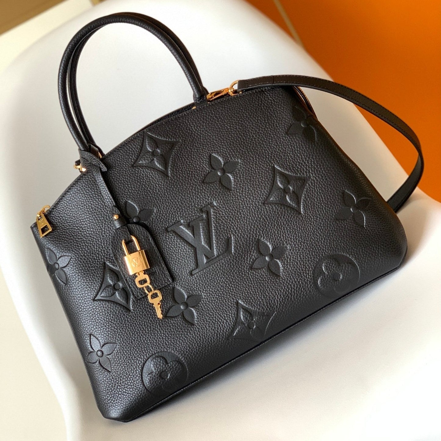 PETIT PALAIS PM MEDIUM SHOULDER BAG 29 IN BLACK EMBOSSED COWHIDE GOLD-TONE HARDWARE