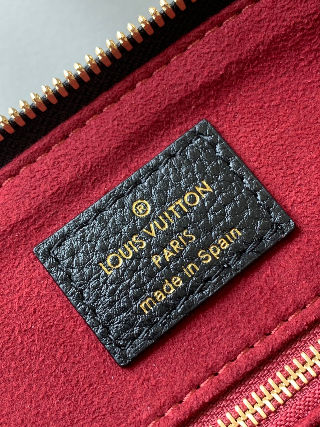 PETIT PALAIS PM MEDIUM SHOULDER BAG 29 IN BLACK EMBOSSED COWHIDE GOLD-TONE HARDWARE