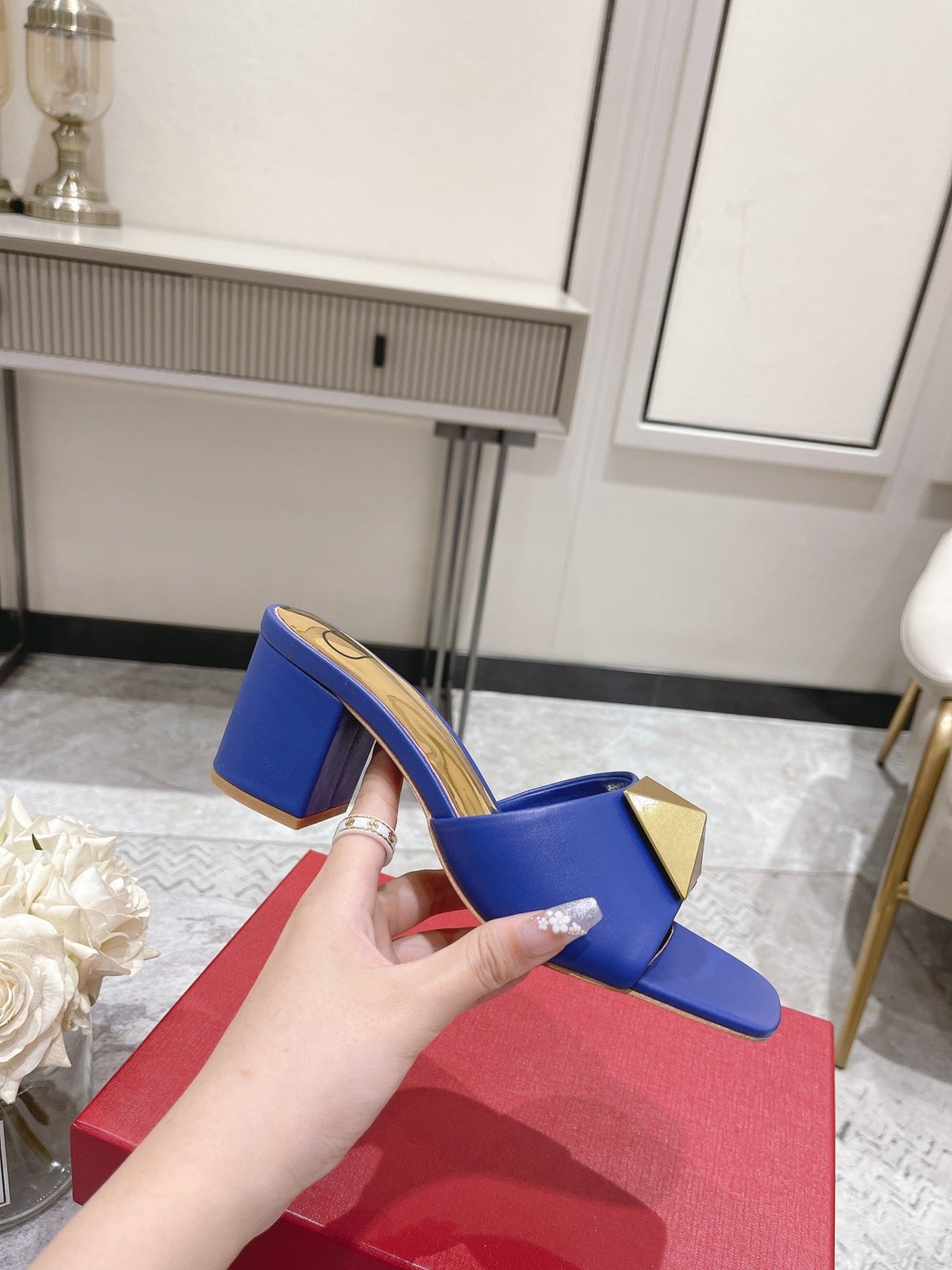 ONE STUD HEELED MULE 60 MM IN COBALT BLUE CALFSKIN