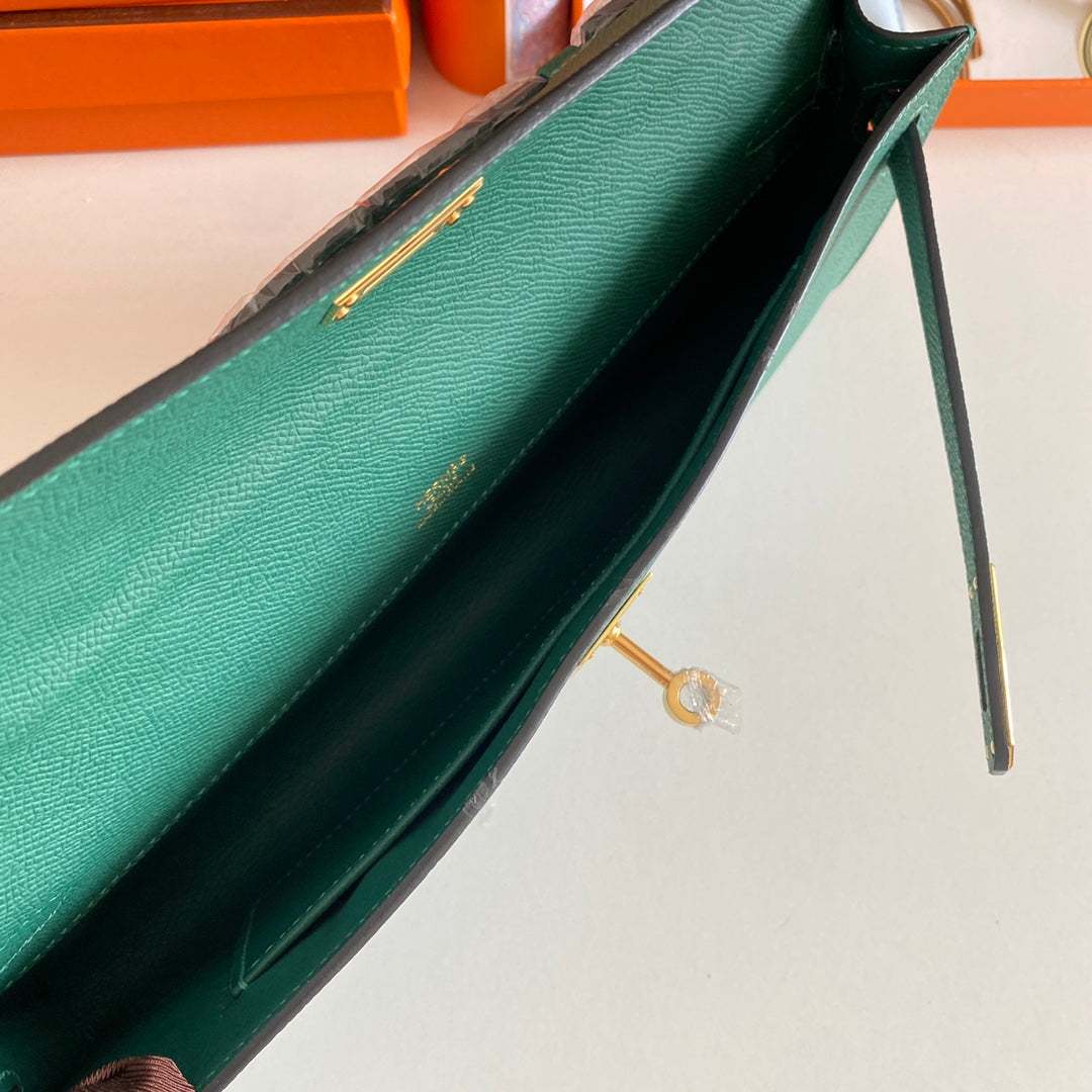 KELLY CUT 31 IN GREEN FOREST CALFSKIN WITH GOLD HARDWARE