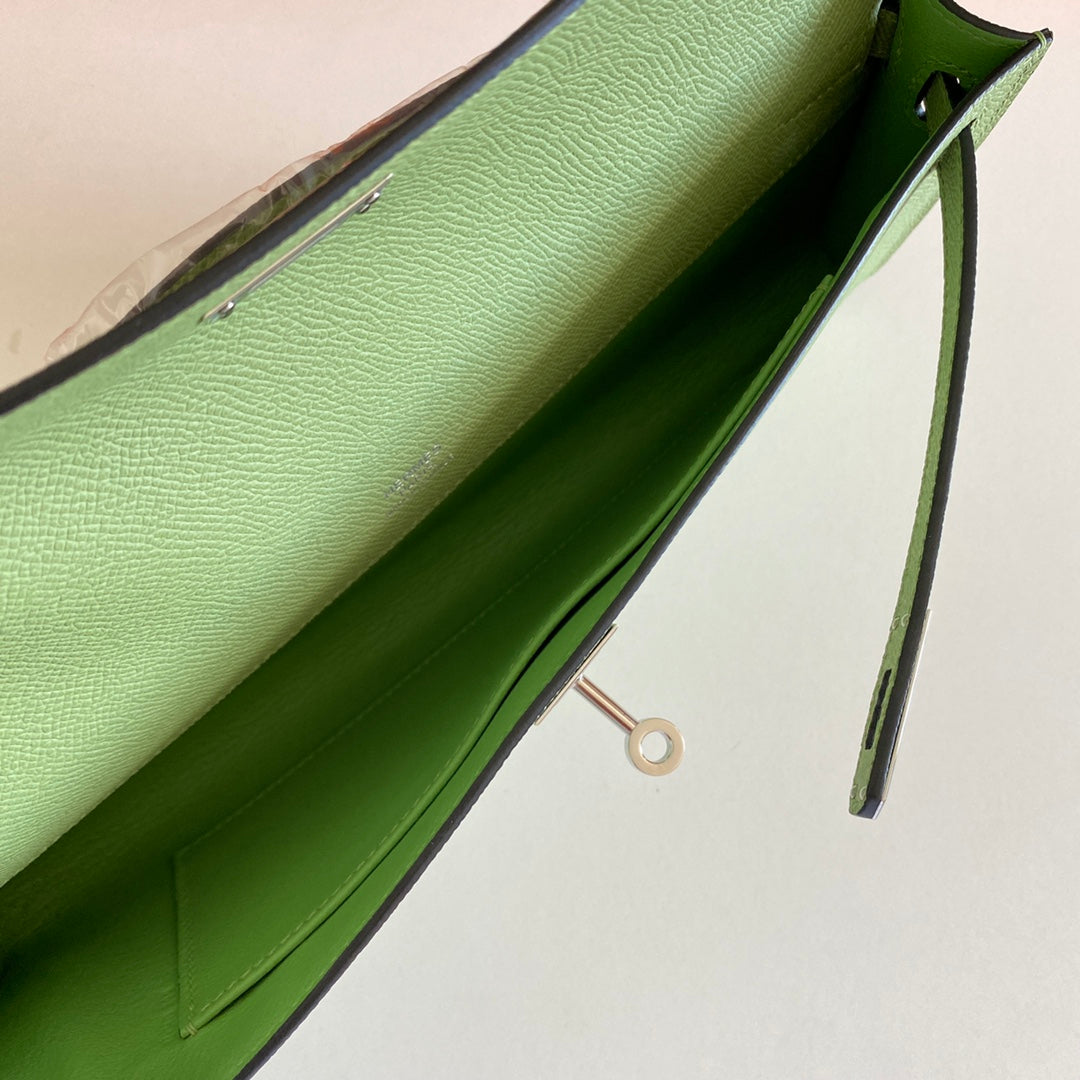 KELLY CUT 31 IN APPLE GREEN CALFSKIN WITH SILVER HARDWARE