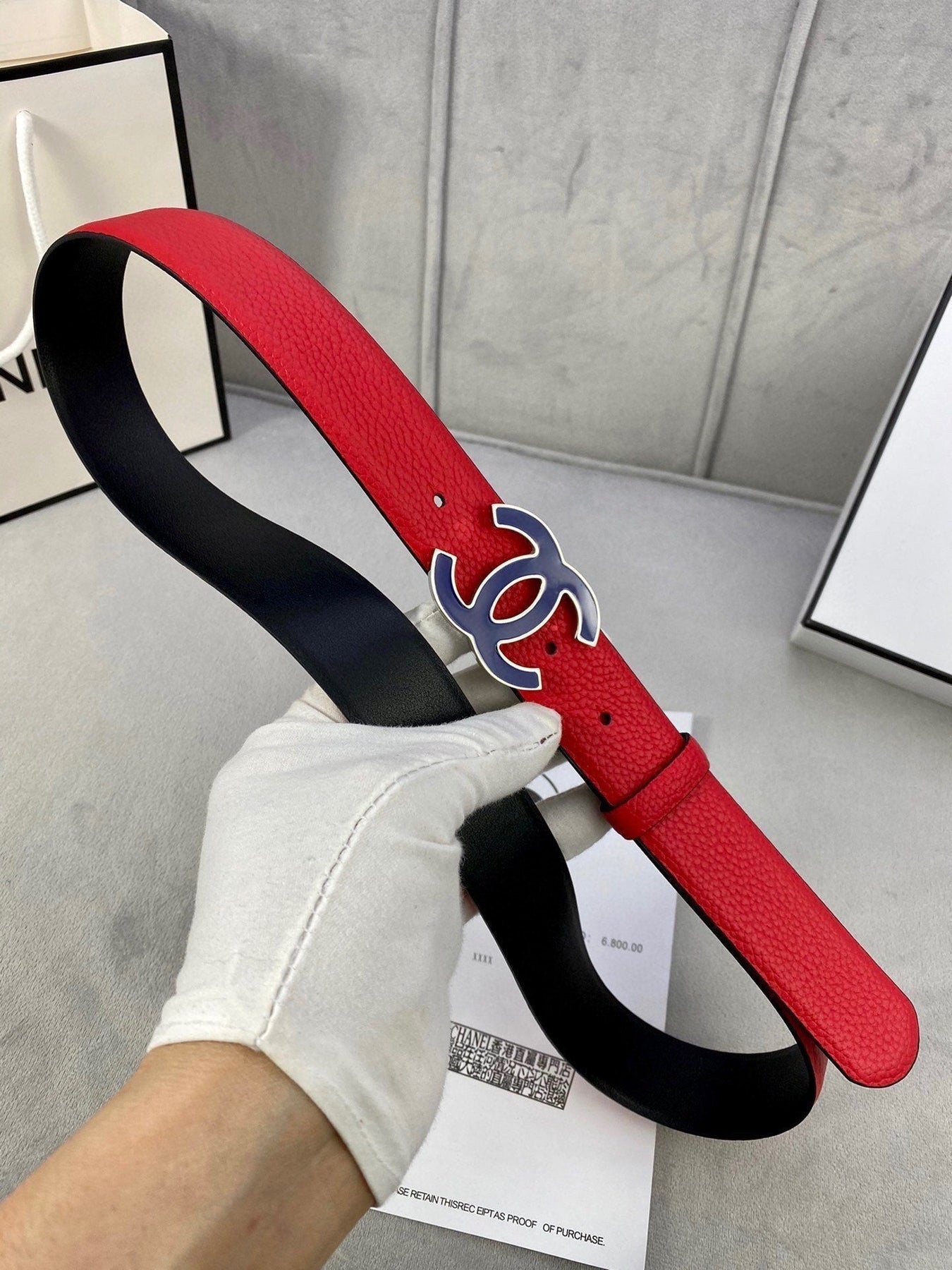 CC 30MM BELT IN CHERRY RED GRAINED CALFSKIN WITH NAVY BLUE METAL LOGO