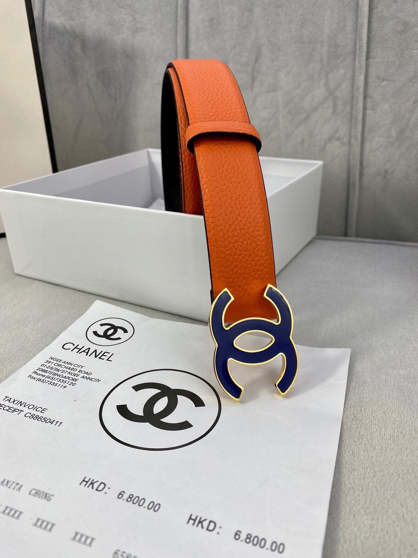 CC 30MM BELT IN FIRE ORANGE GRAINED CALFSKIN WITH NAVY BLUE METAL LOGO
