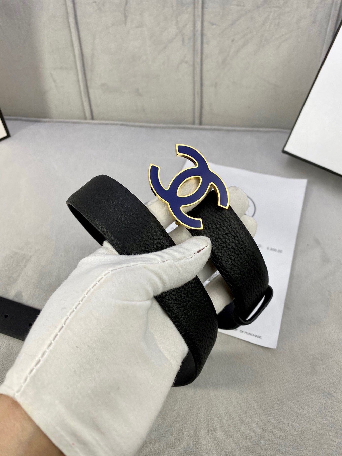 CC 30MM BELT IN BLACK GRAINED CALFSKIN WITH NAVY BLUE METAL LOGO