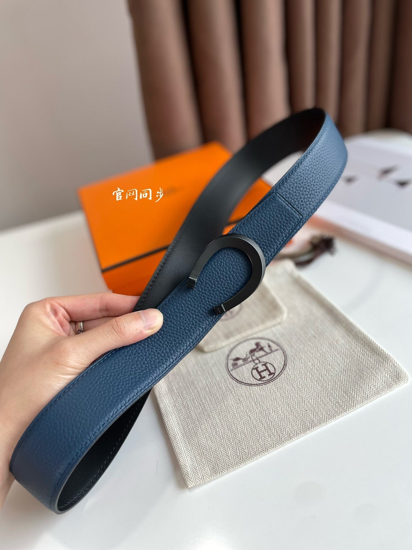 HM LUCK BELT BUCKLE & REVERSIBLE BLACK AND NAVY BLUE LEATHER STRAP 38MM