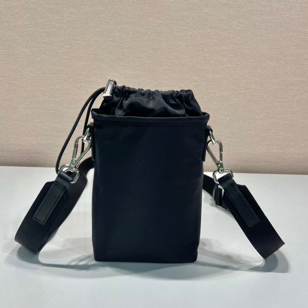 PHONE BAG 18 IN BLACK RE-NYLON