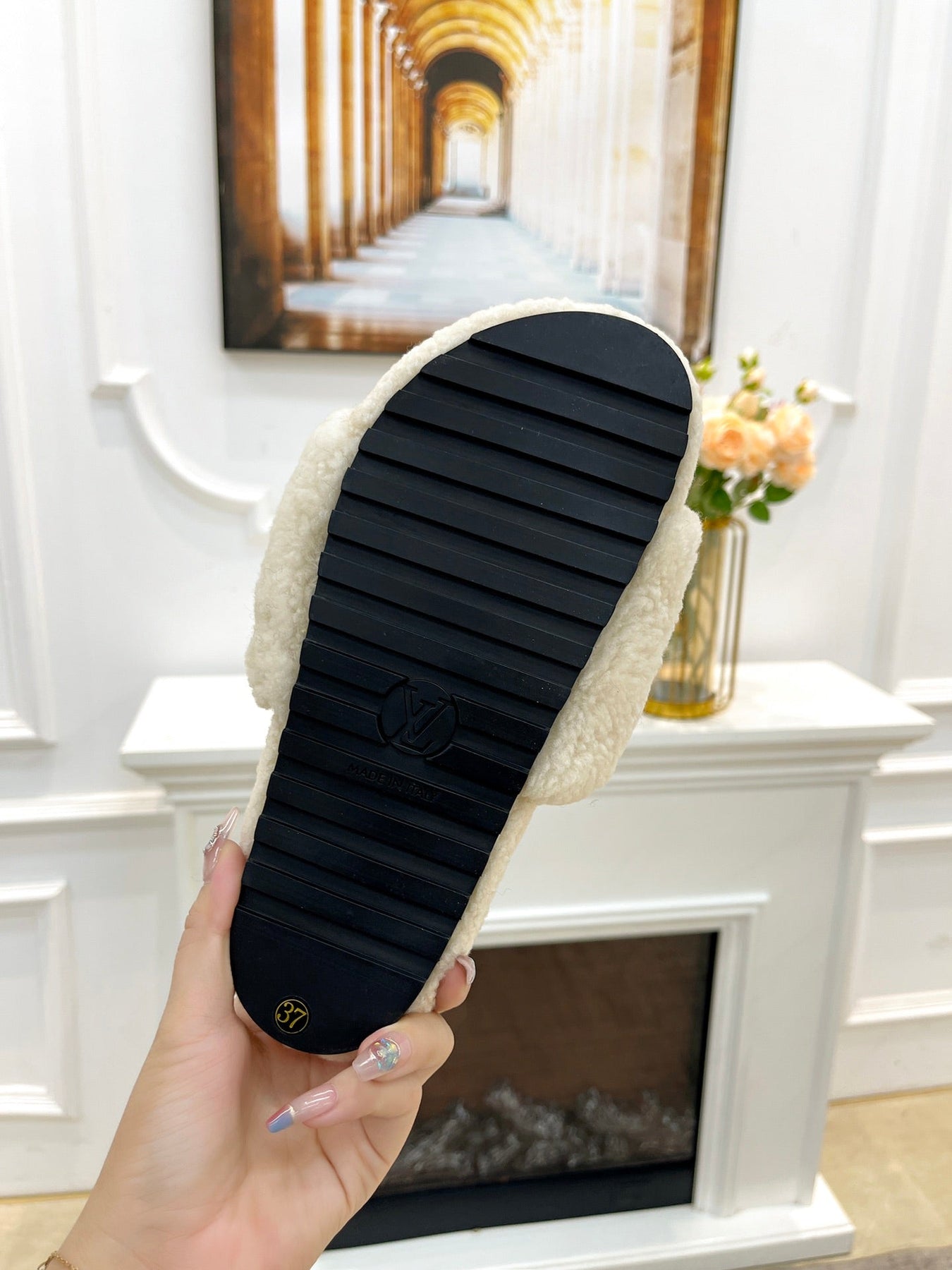 LV FLAT SLIPPER IN WHITE MIX COBALT BLUE SHEARLING