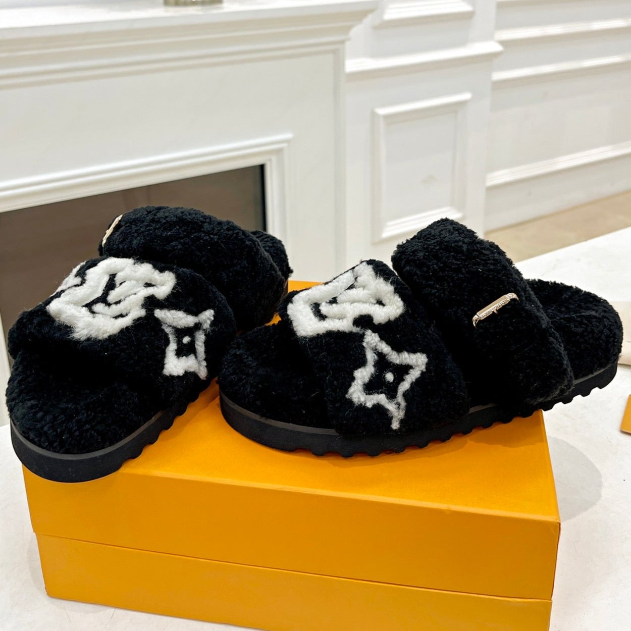 DAD SANDAL MULE IN BLACK MIX WHITE FLEECE