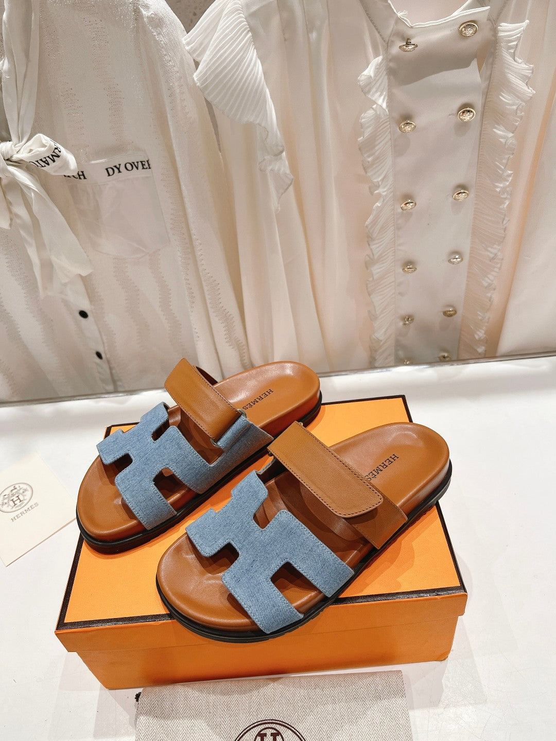 CHYPRE SANDAL BRIGHT BROWN LAMBSKIN AND BLUE DENIM