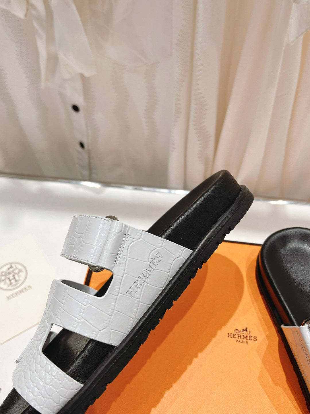 CHYPRE SANDAL BLACK AND WHITE LAMBSKIN