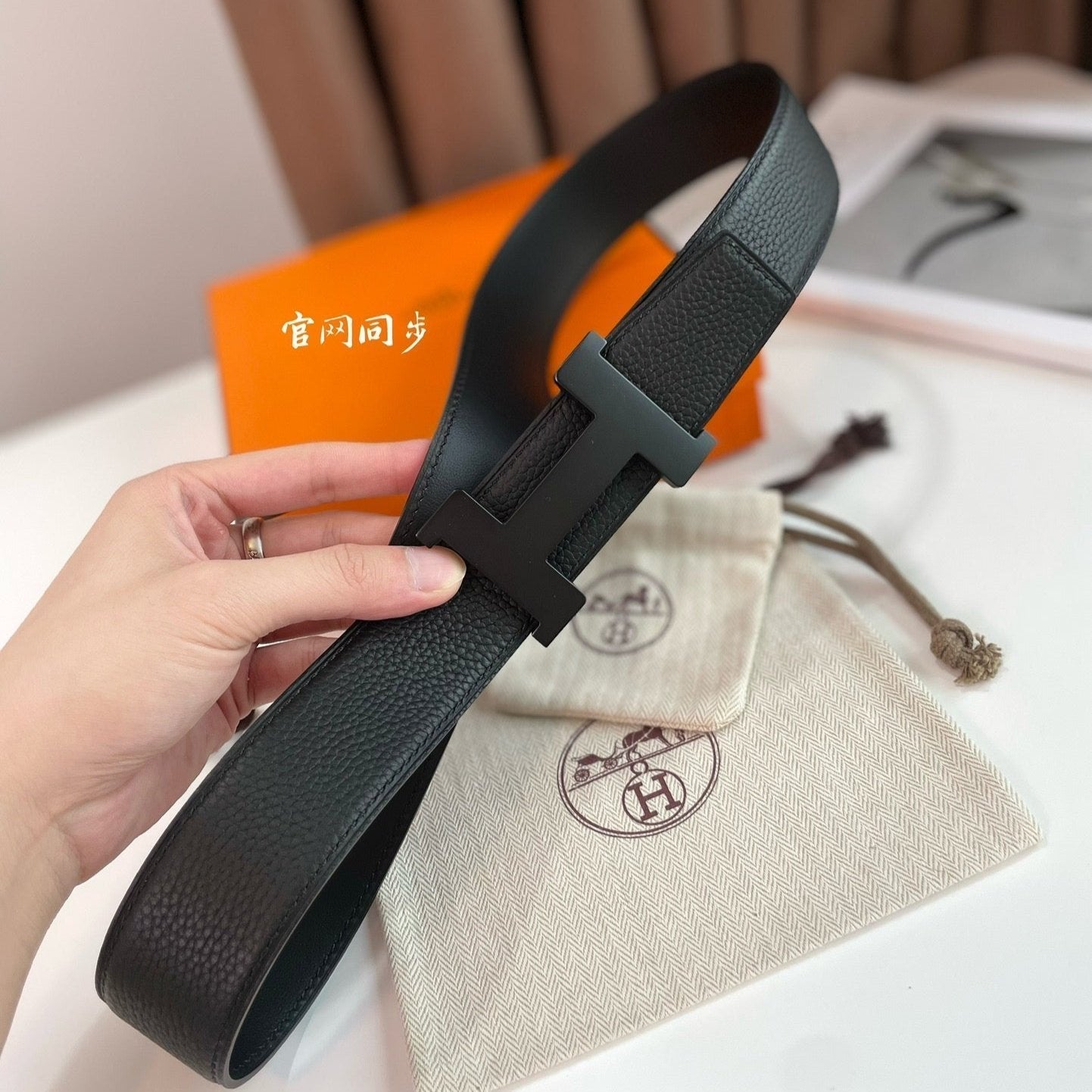 HM CONSTANCE BELT BUCKLE & REVERSIBLE  BLACK LEATHER STRAP 38MM