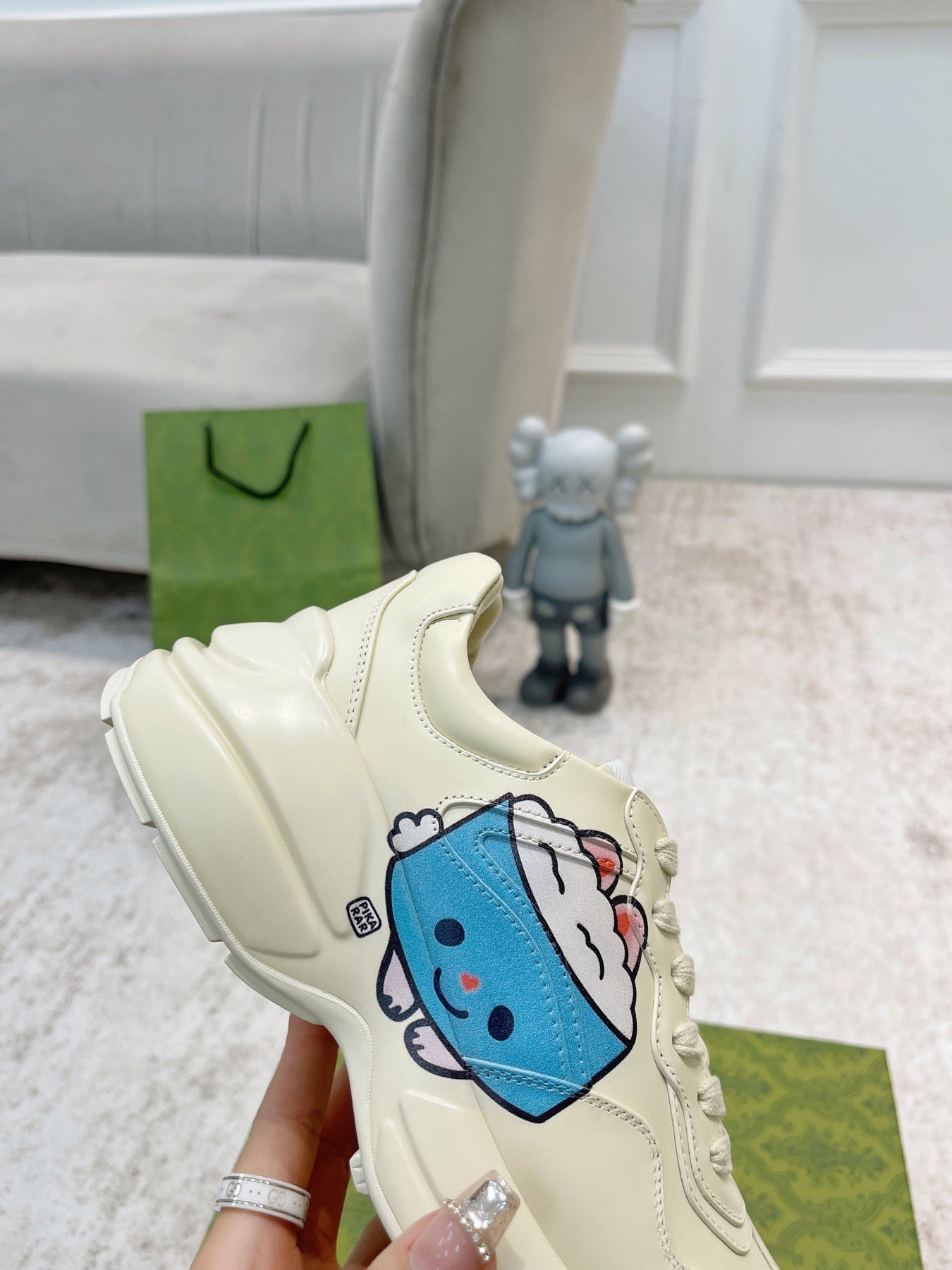 GG RHYTON TRAINER WHITE LAMBSKIN WITH CAT ICON