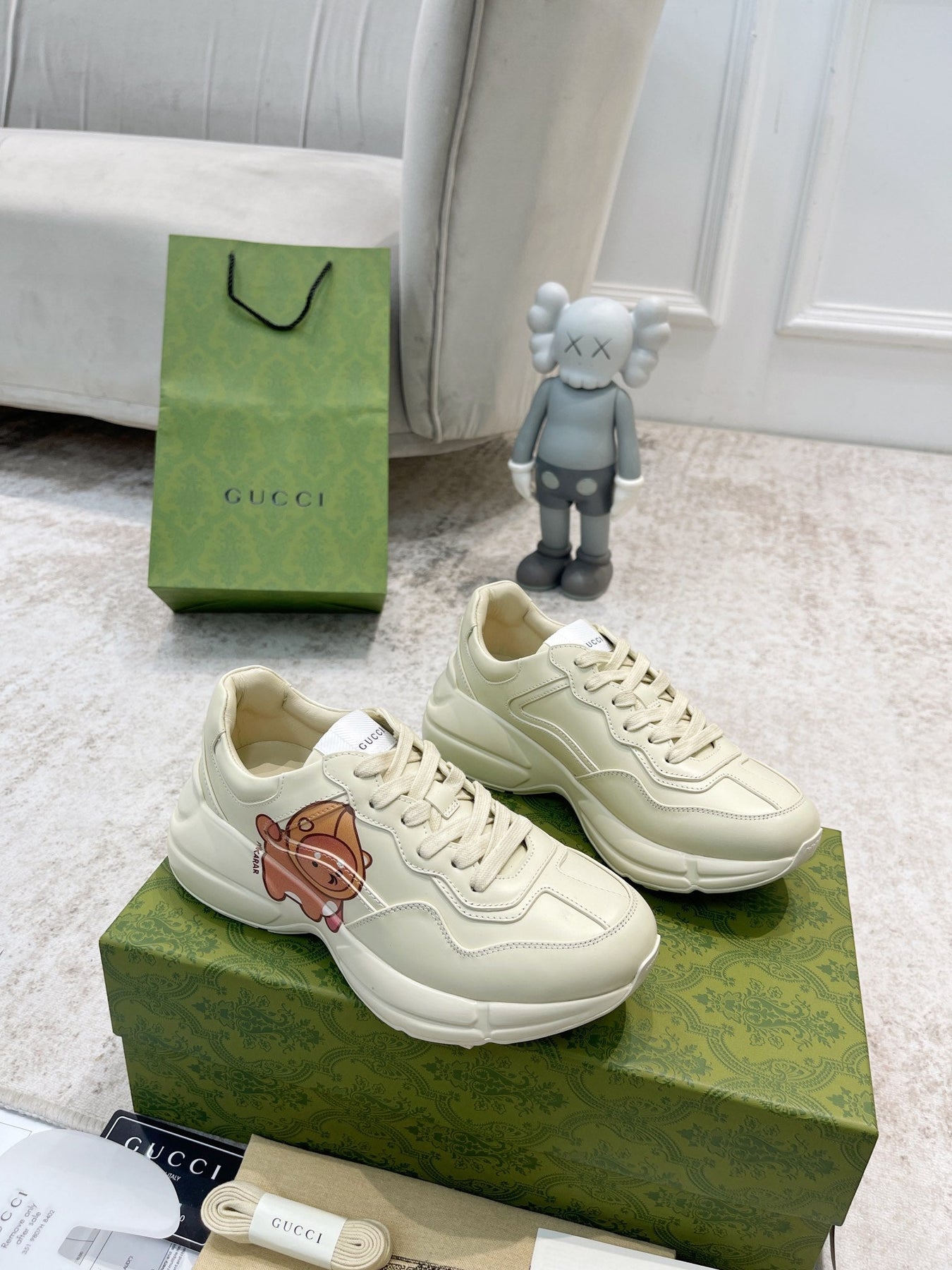 GG RHYTON TRAINER WHITE LAMBSKIN WITH AVOCADO MOTIF