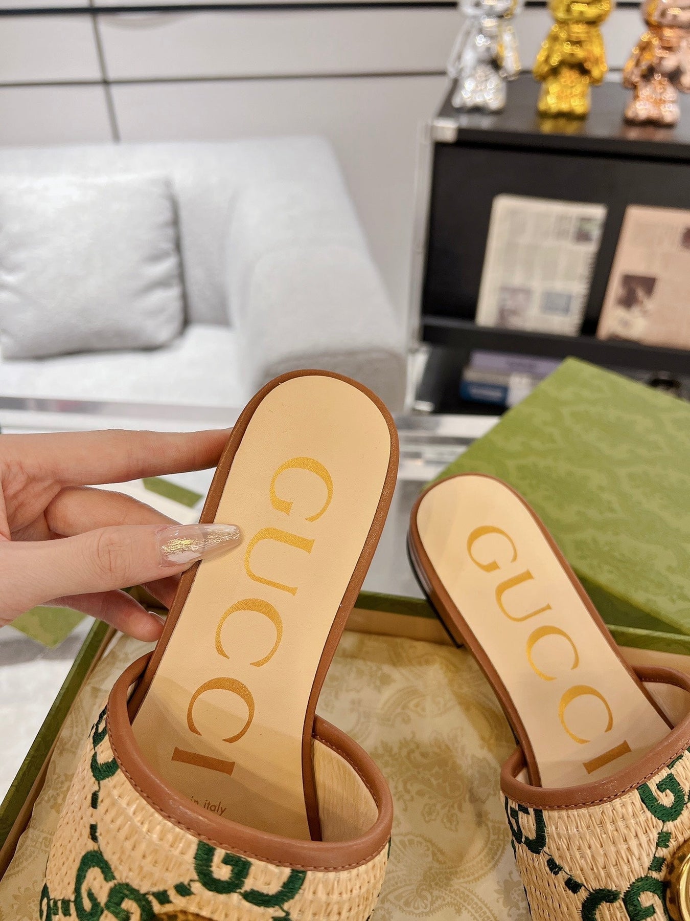 GG EXCLUSIVE SLIDE SANDAL CARAMEL SEDGE