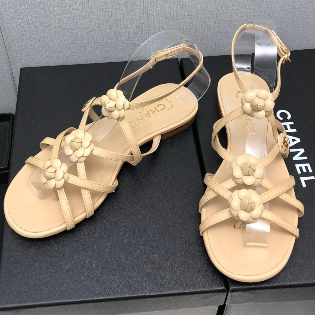 FLORAL FLAT SANDAL IN SAND YELLOW LAMBSKIN