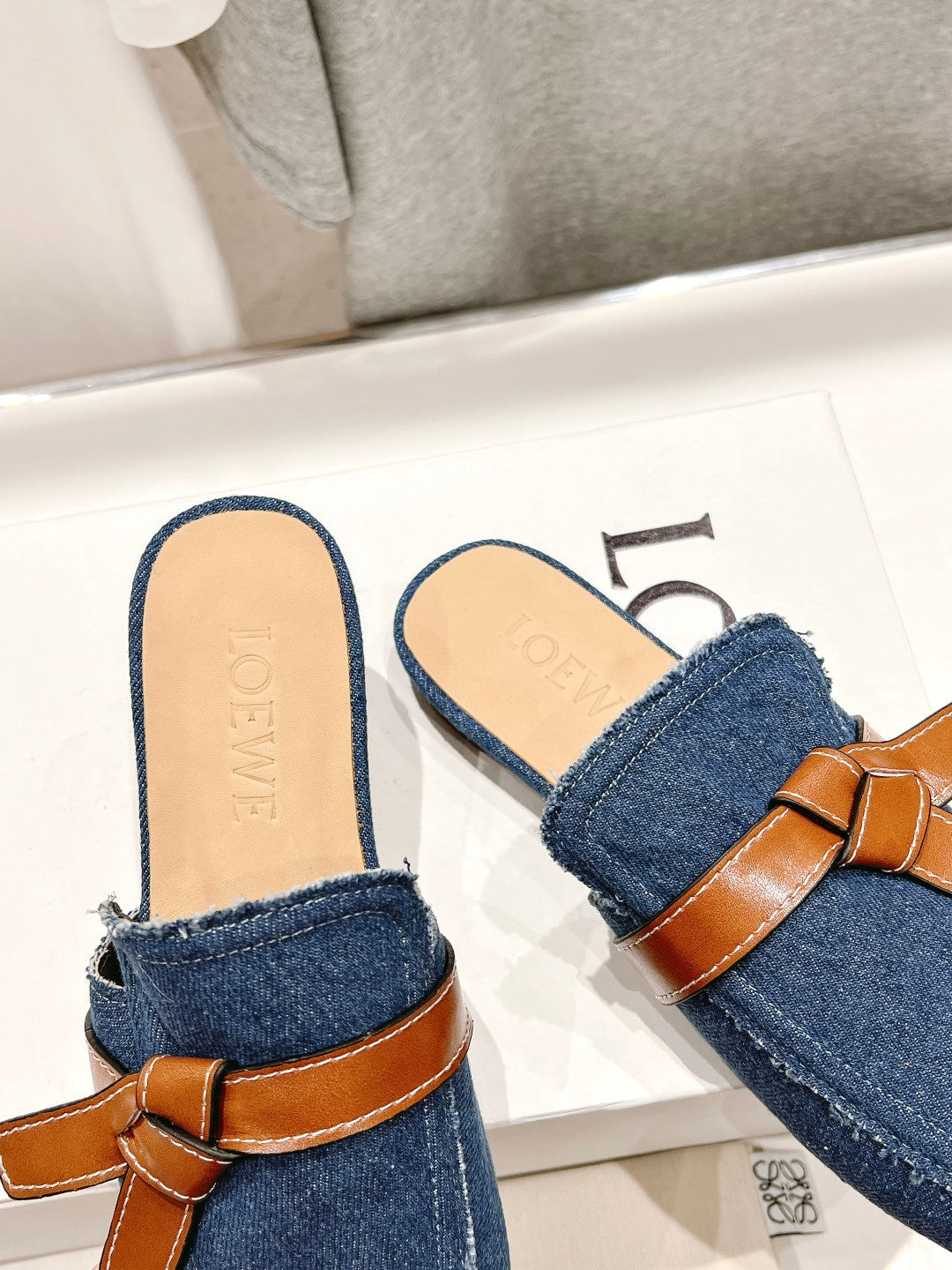 LW GATE BELTED MULE AEGEAN DENIM