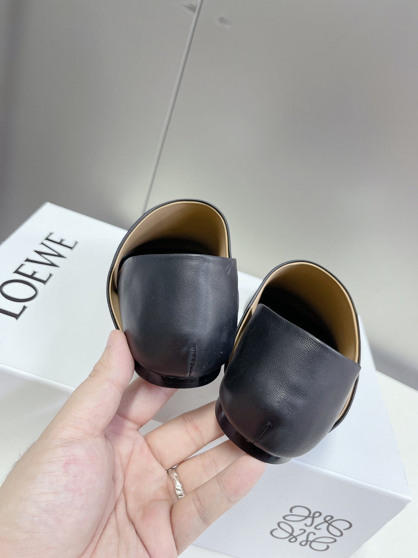 LW TOY SLIPPER BLACK CALFSKIN
