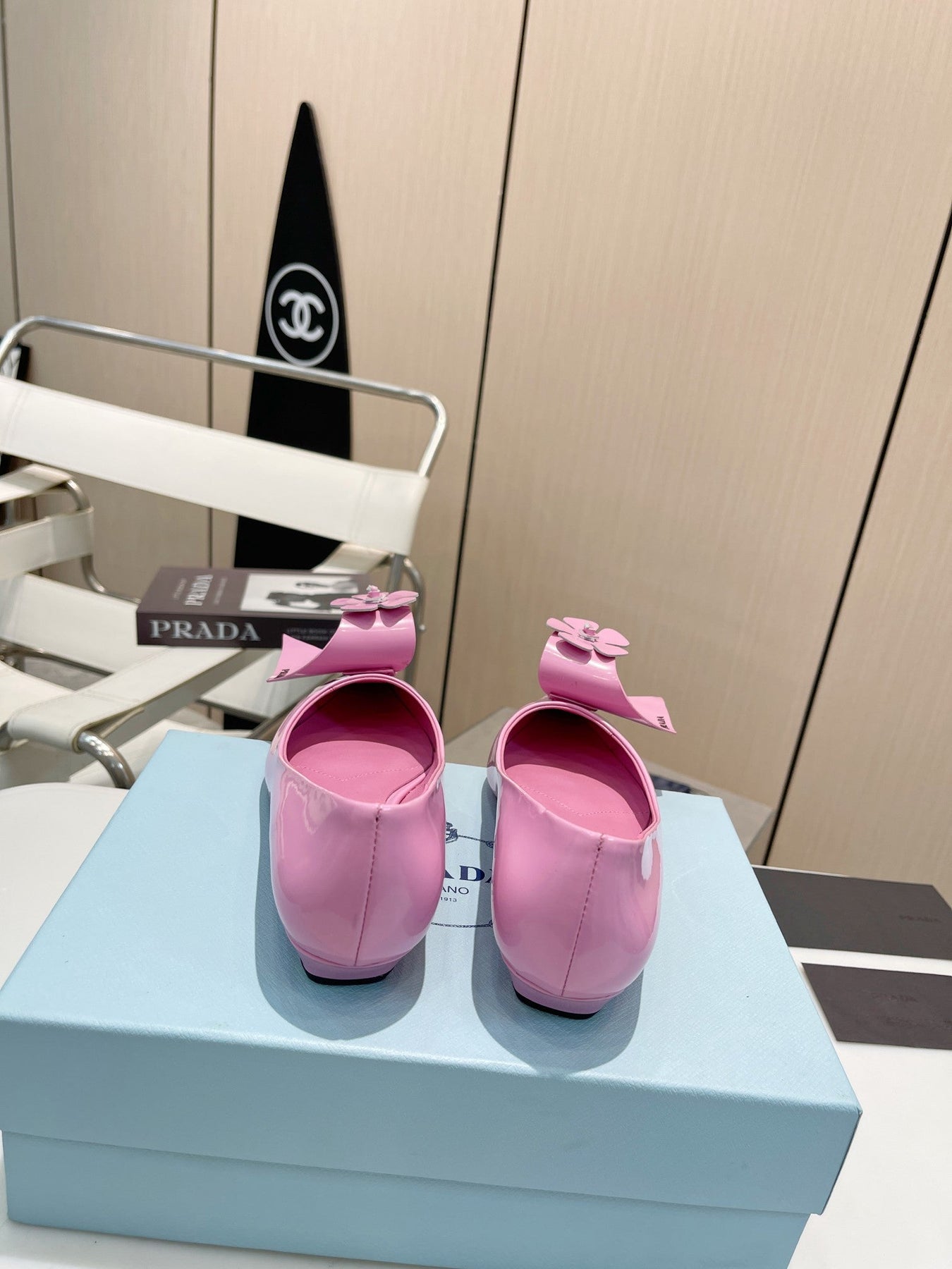 BALLET FLATS POINTED TOE IN PINK SHINY CALFSKIN ATTACHED FLOWERS