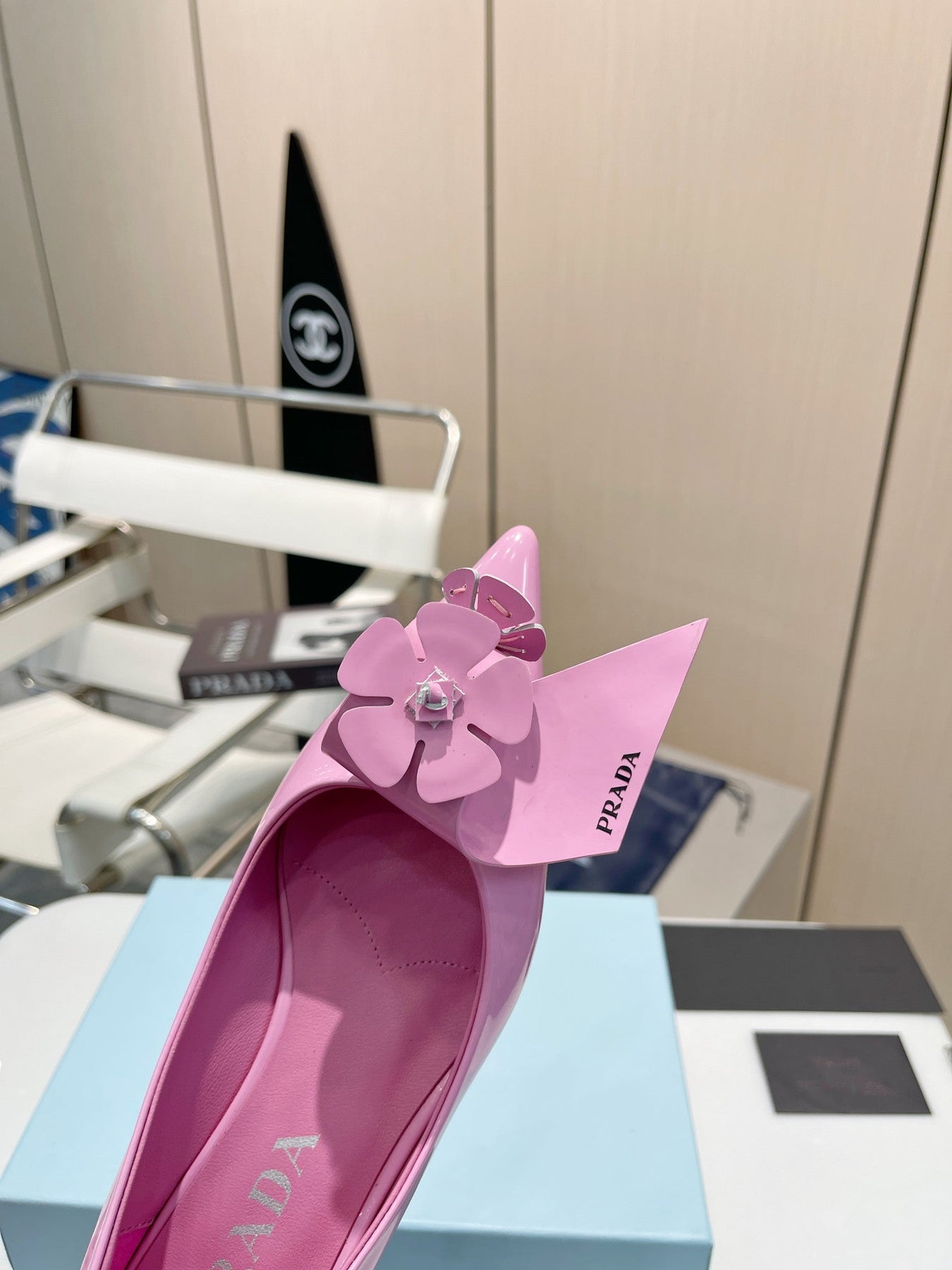 BALLET FLATS POINTED TOE IN PINK SHINY CALFSKIN ATTACHED FLOWERS
