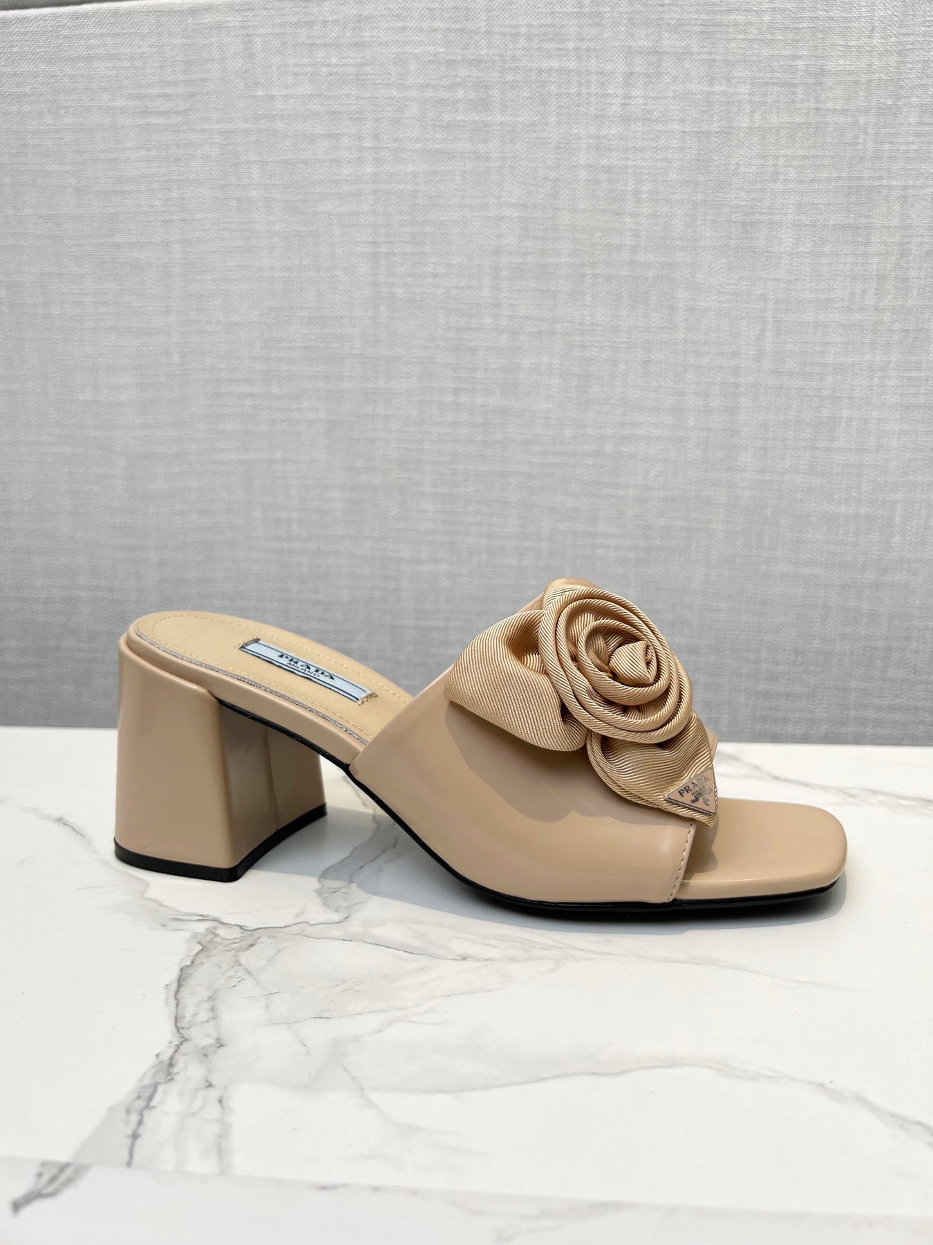 PRA FLOWER BLOCK HEELS 75 BEIGE CALFSKIN