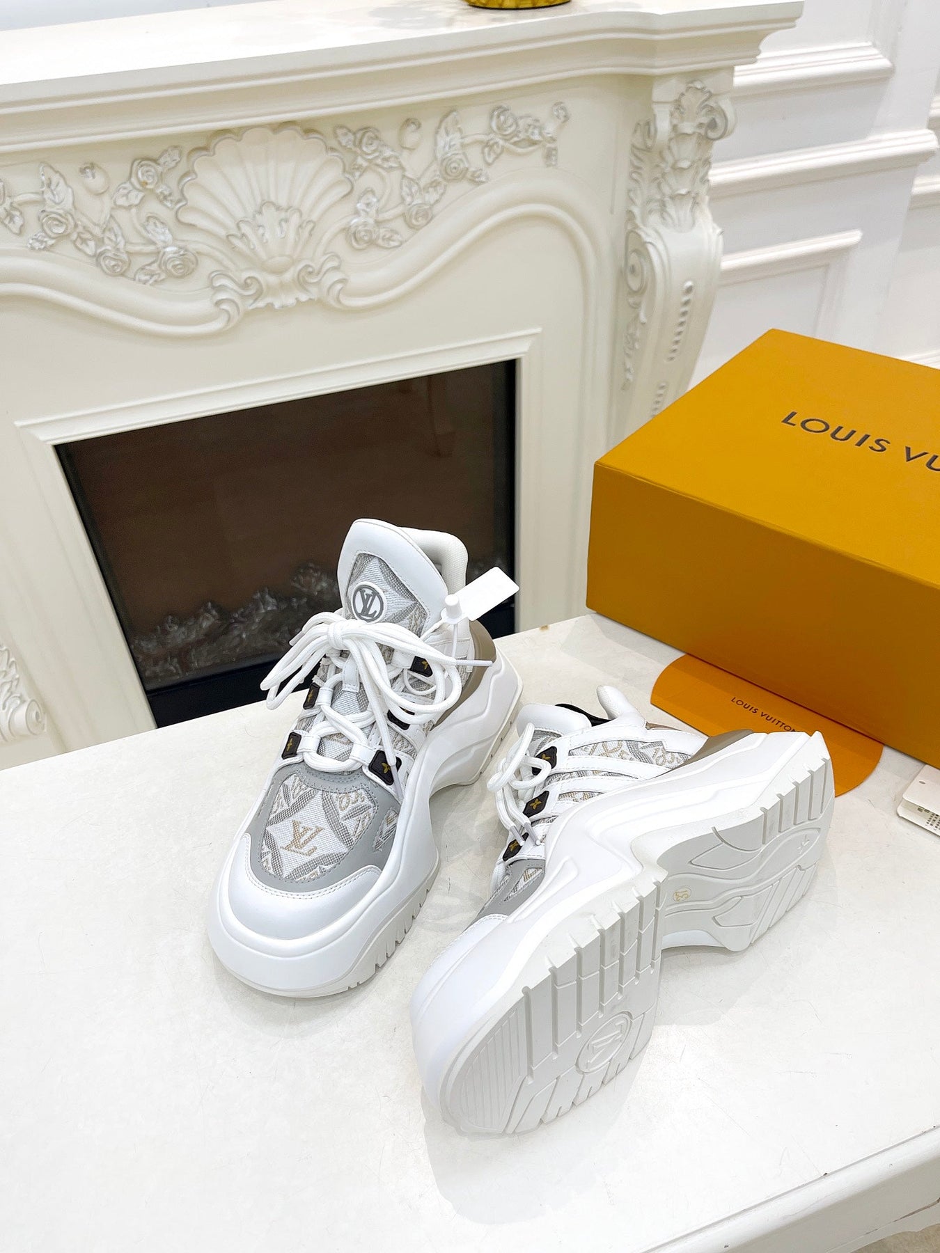 LV ARCHLIGHT 2.0 PLATFORM SNEAKER IN WHITE MIX DOVE GRAY MIX OF MATERIALS