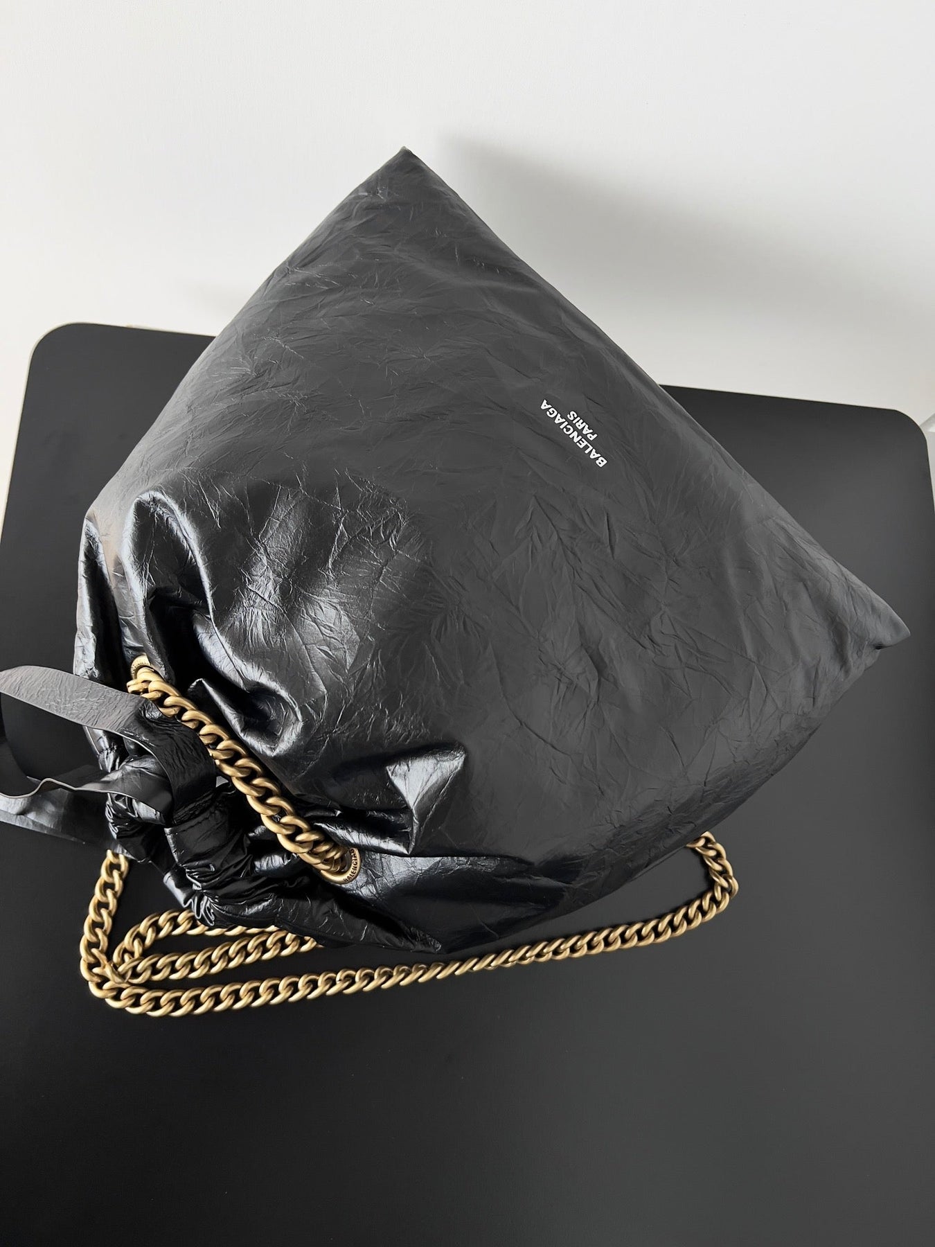 CRUSH LARGE TOTE BAG 46 IN BLACK CRUSHED CALFSKIN GOLD HARDWARE