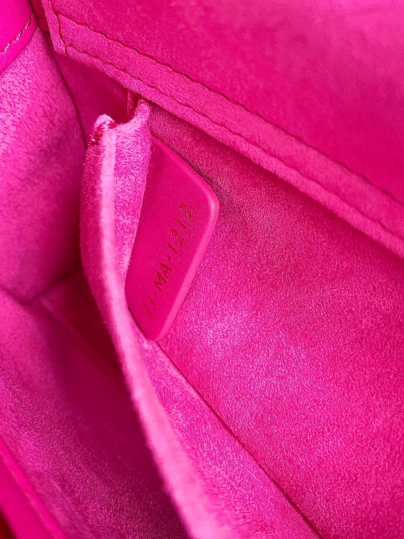 D-JOY BAG 22 IN HOT PINK LAMBSKIN
