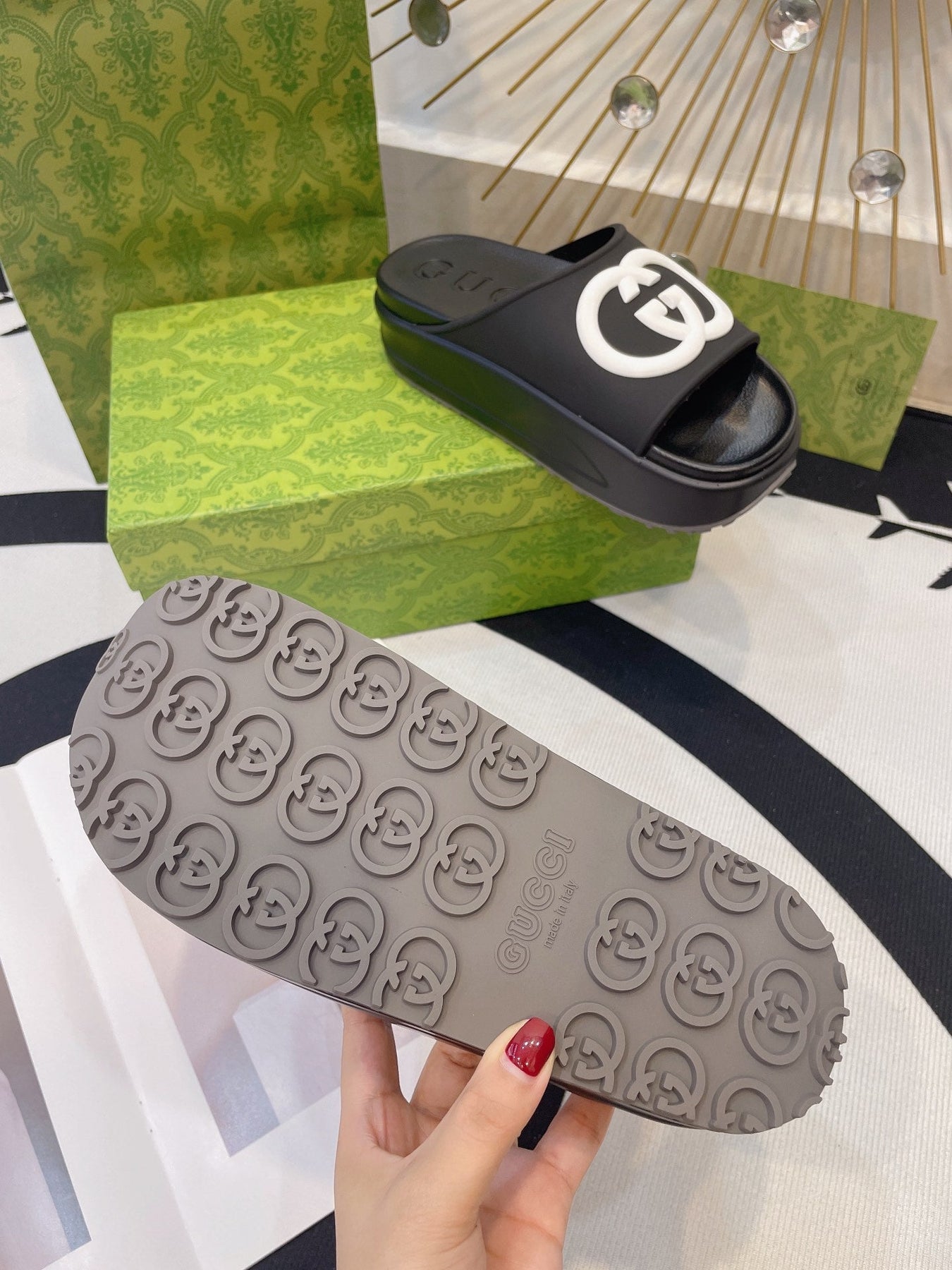 INTERLOCKING G SLIDE SANDAL IN BLACK IMPORTED TPU