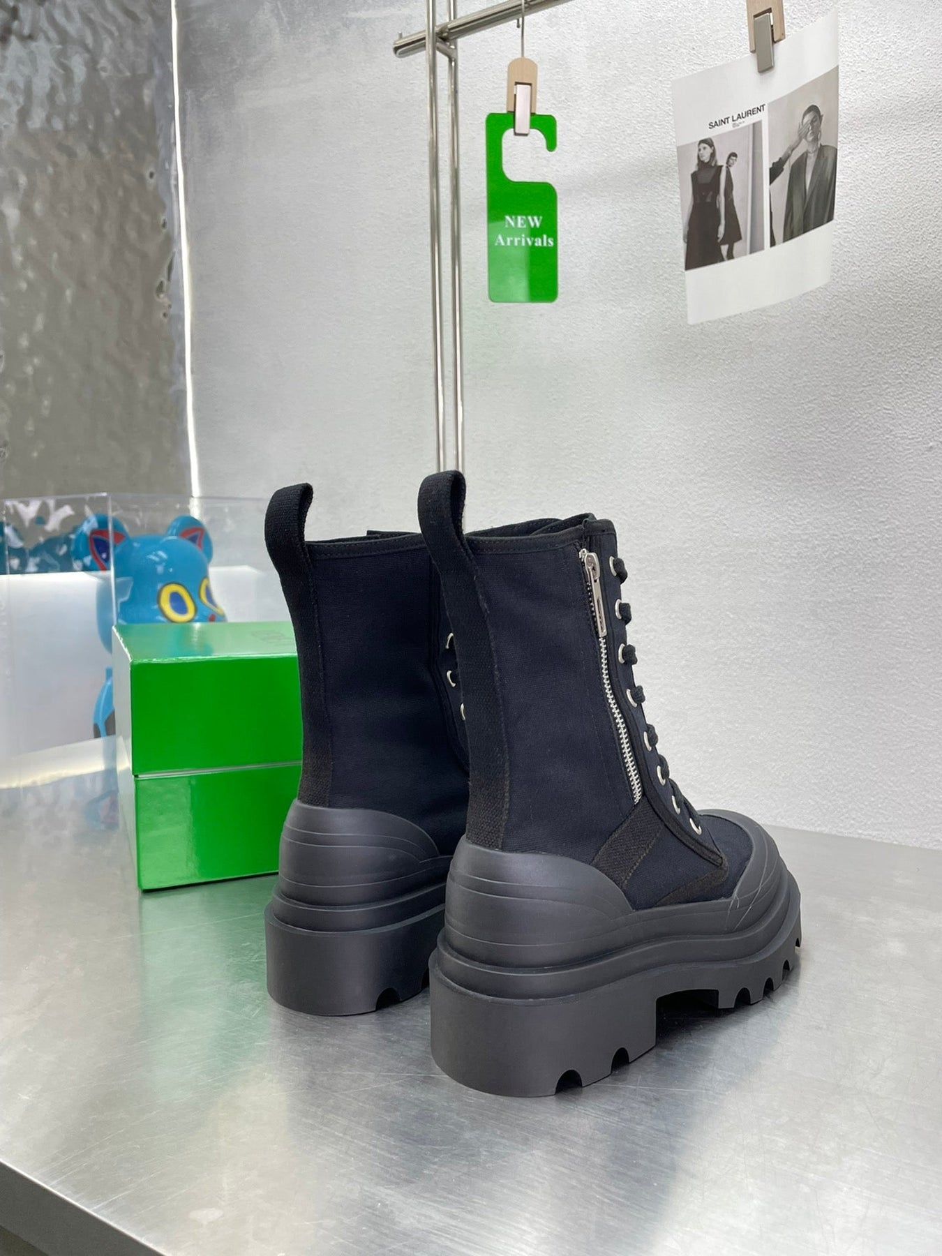 RIBBON BOMBER LACE-UP BOOTS IN BLACK CANVAS