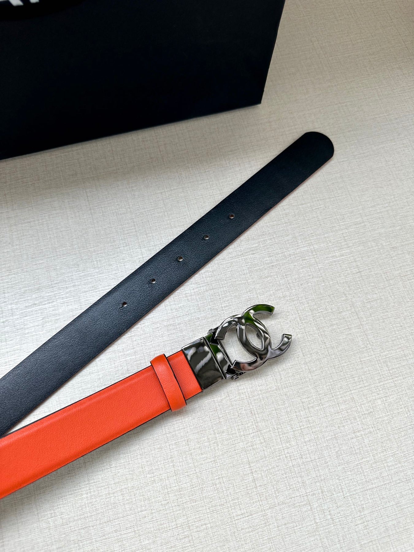 CC 30MM BELT IN FIRE ORANGE AND BLACK CALFSKIN WITH SILVER HARDWARE