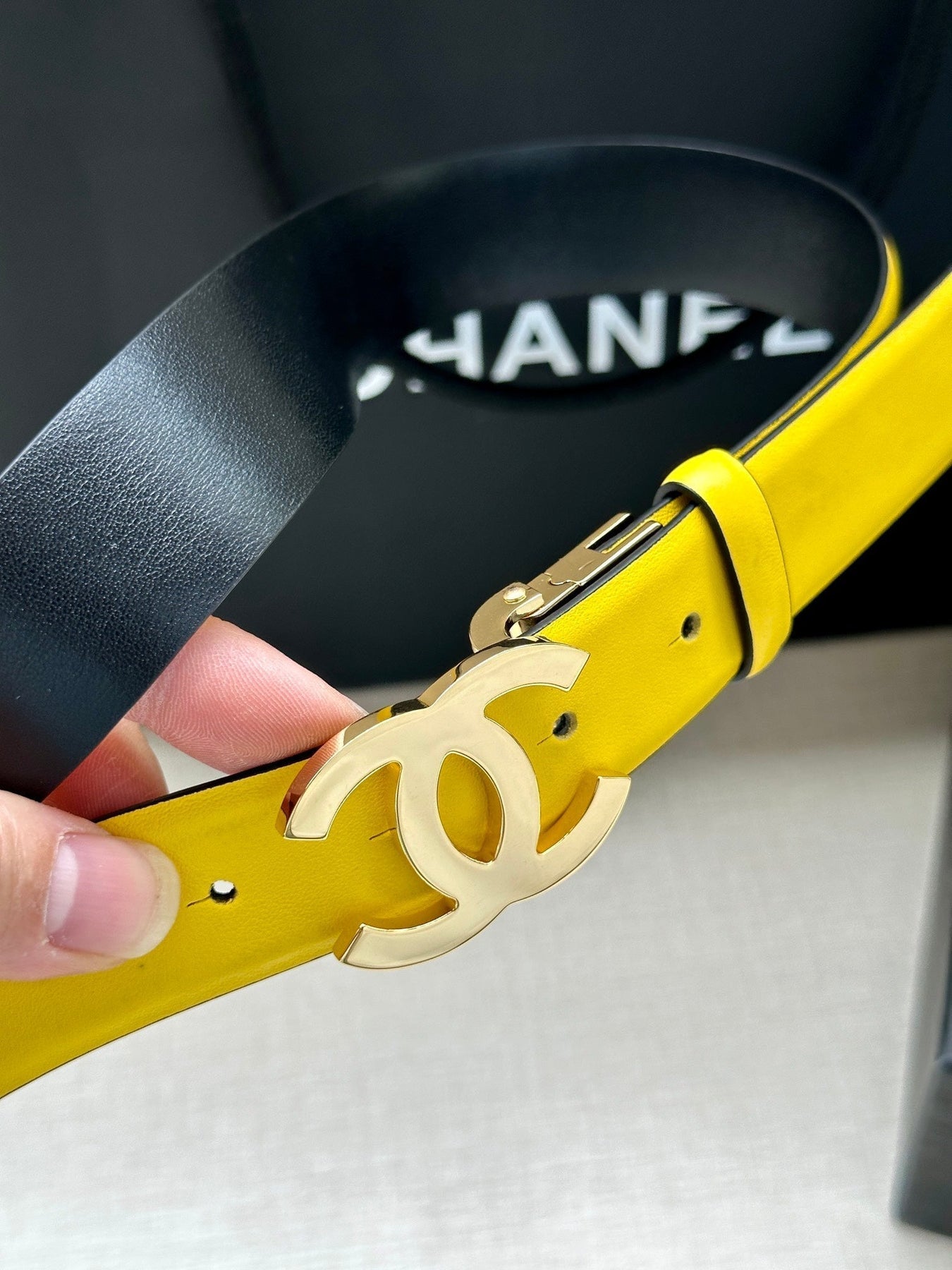 CC 30MM BELT IN BRIGHT YELLOW AND BLACK CALFSKIN WITH GOLD HARDWARE