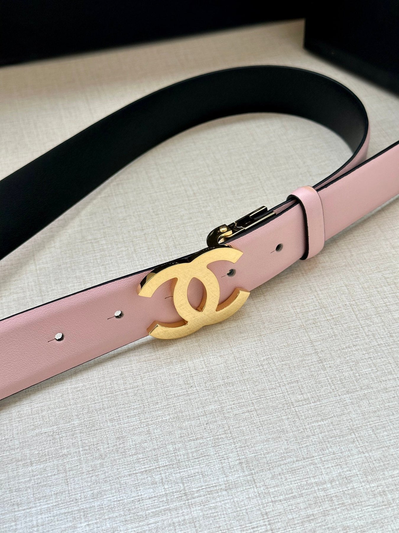 CC 30MM BELT IN LIGHT PINK AND BLACK CALFSKIN WITH GOLD HARDWARE