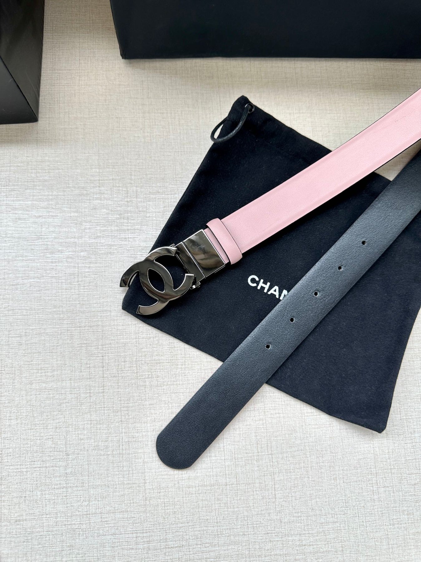 CC 30MM BELT IN LIGHT PINK AND BLACK CALFSKIN WITH SILVER HARDWARE