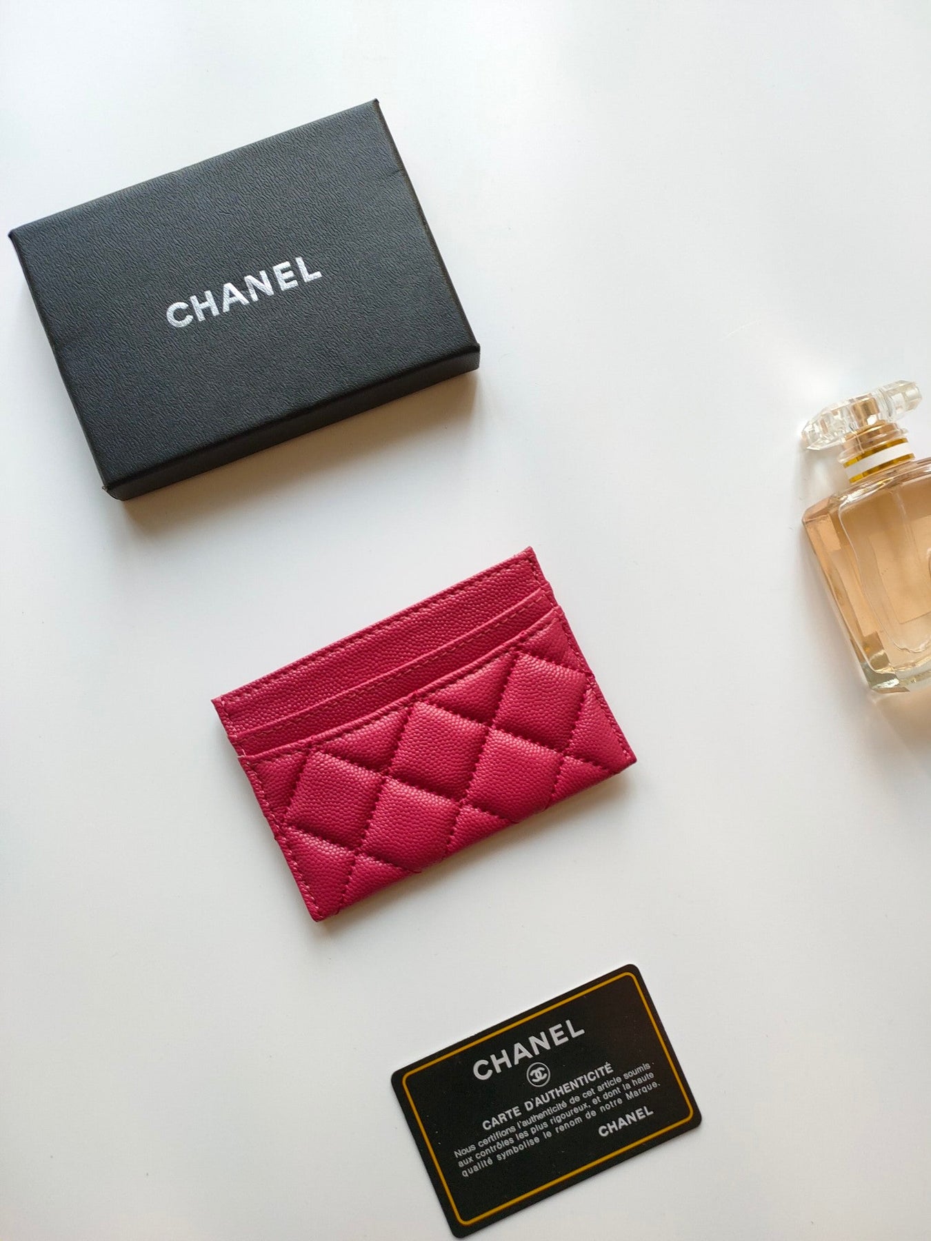 CC CARD HOLDER 11.2 RED PINK GRAINED CALFSKIN GOLD ICON