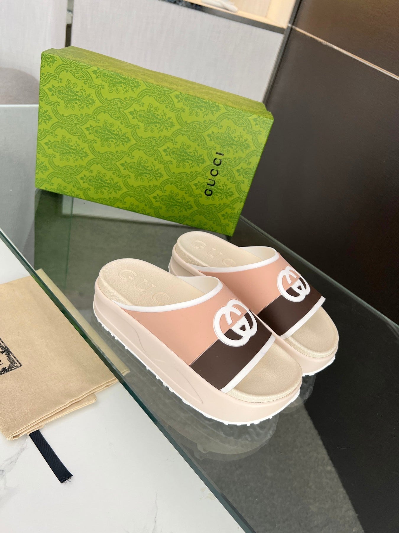 INTERLOCKING G SLIDE SANDAL IN WHITE CREAM MIX COLORFUL IMPORTED TPU